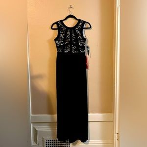 NWT R&M Richards Sleeveless Black White Lace Maxi Dress  4P